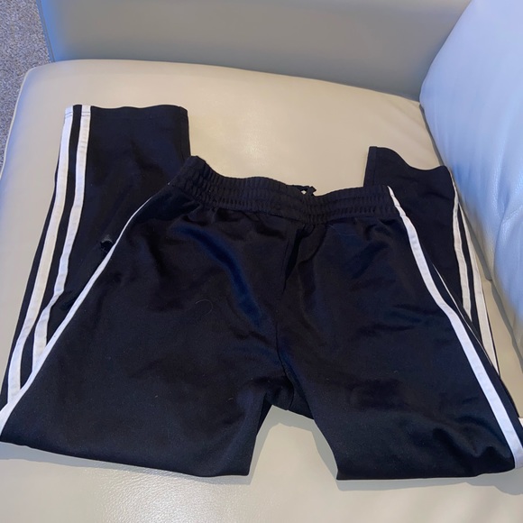 Adidas Classic Sweat Pants in Black Kids - Picture 3 of 5